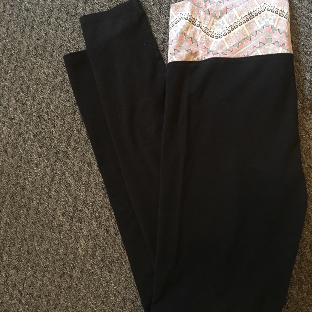 black VS leggings
